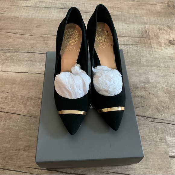 Vince Camuto Black suede and gold pump - Picture 2 of 9
